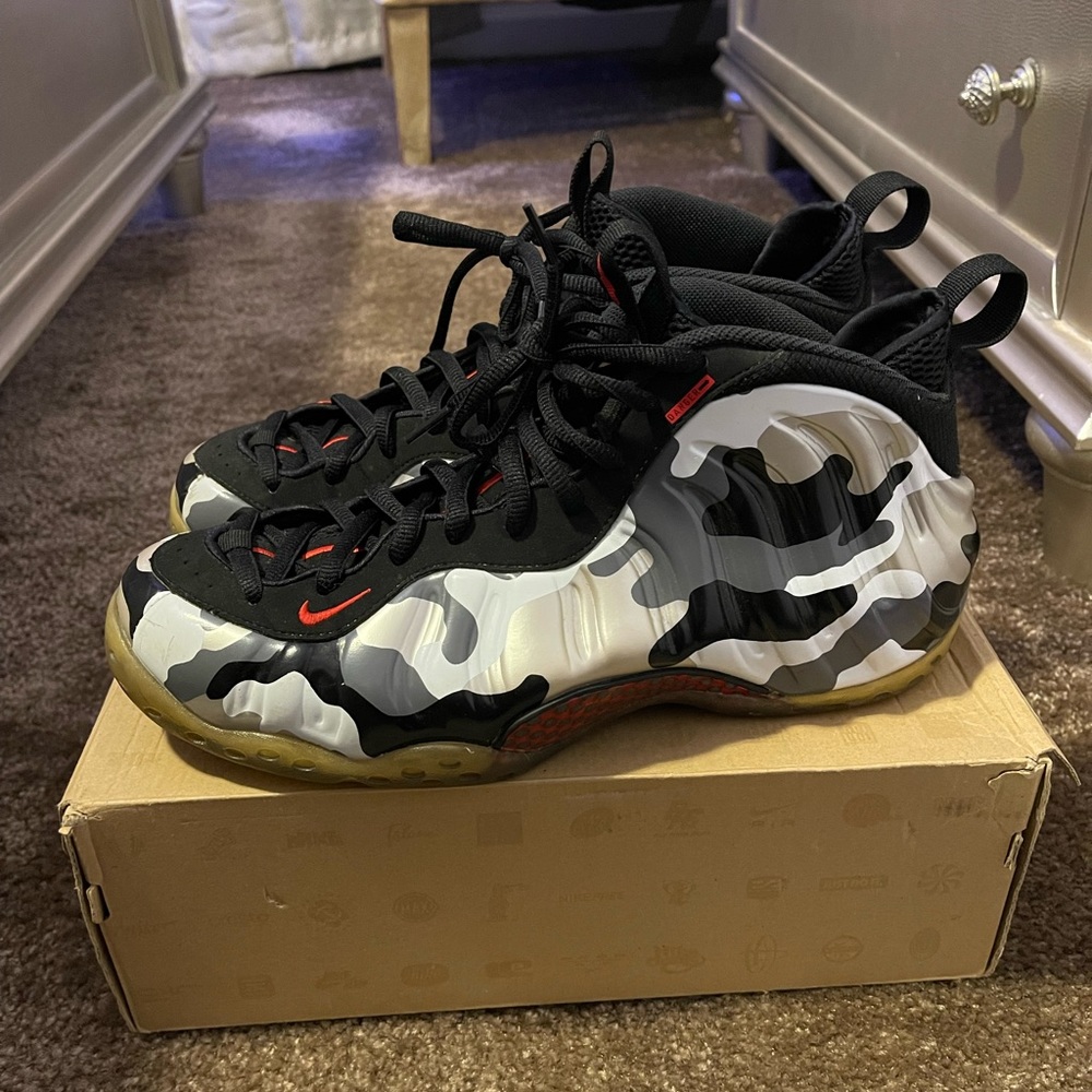 Nike air foamposite sneakers